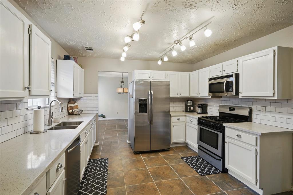 20006 River Brook Drive, Humble, Texas image 2
