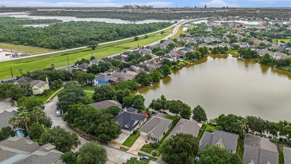 1630 Pebble Banks Lane, Seabrook, Texas image 32