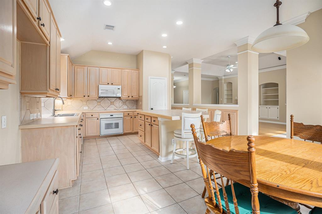 1630 Pebble Banks Lane, Seabrook, Texas image 13