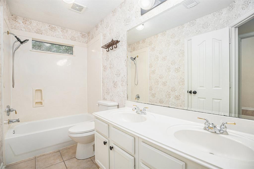 1630 Pebble Banks Lane, Seabrook, Texas image 24