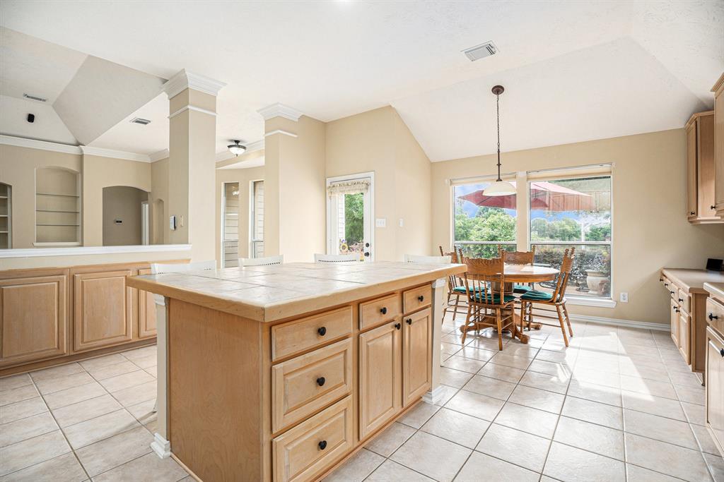 1630 Pebble Banks Lane, Seabrook, Texas image 12