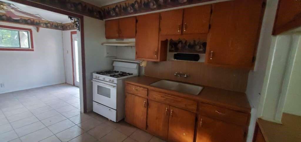 6136 25th Street, Groves, Texas image 7