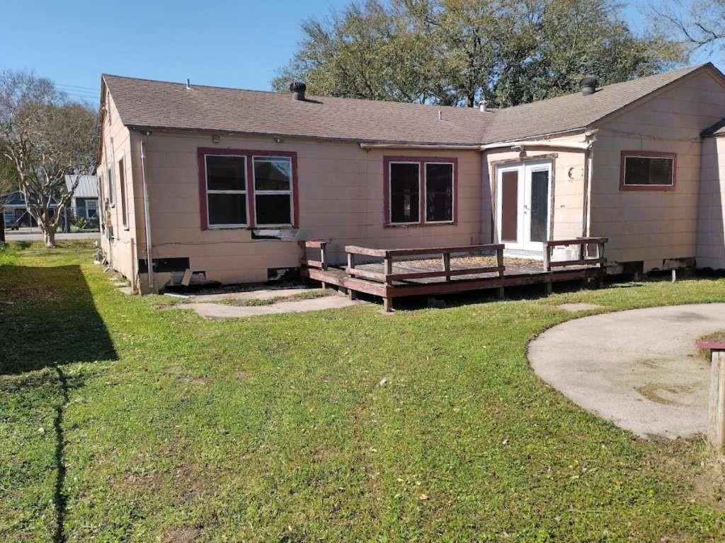 6136 25th Street, Groves, Texas image 2