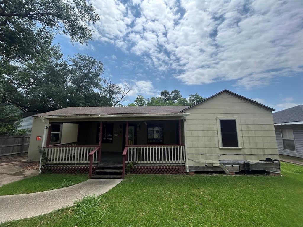 6136 25th Street, Groves, Texas image 1