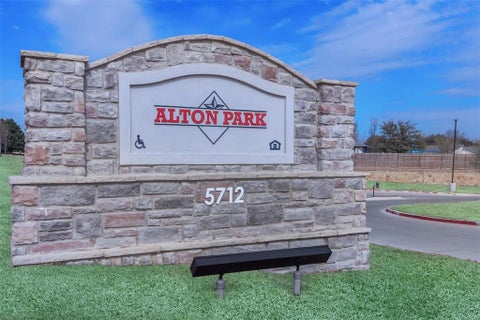 Condo For Rent - 5712 Azle Avenue<br/> Fort Worth, TX 76106