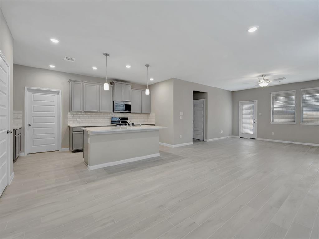 16698 Sterling Cliff Street, Conroe, Texas image 4