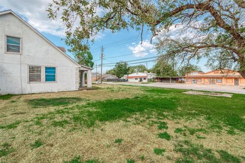 Single Family Residence in Galena Park TX 704 Holland Avenue 24.jpg