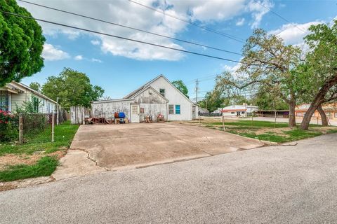 Single Family Residence in Galena Park TX 704 Holland Avenue 25.jpg