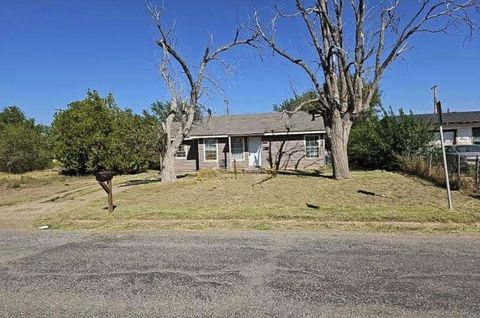 Photo of 1129 Huff Road, Pampa, TX 79065 (MLS # 78685716) Photo of 1129 Huff Road, Pampa, TX 79065 (MLS # 78685716)