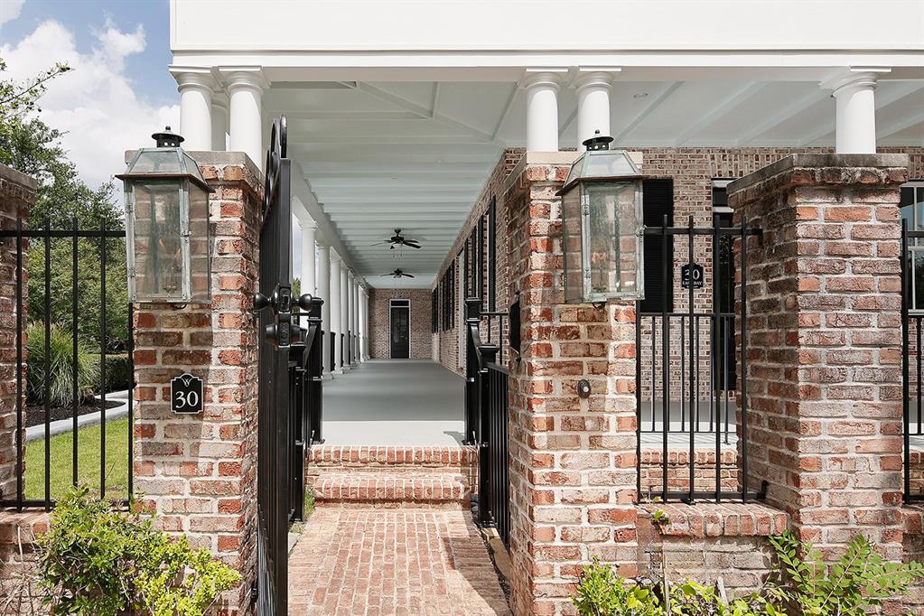 30 E Bay Boulevard