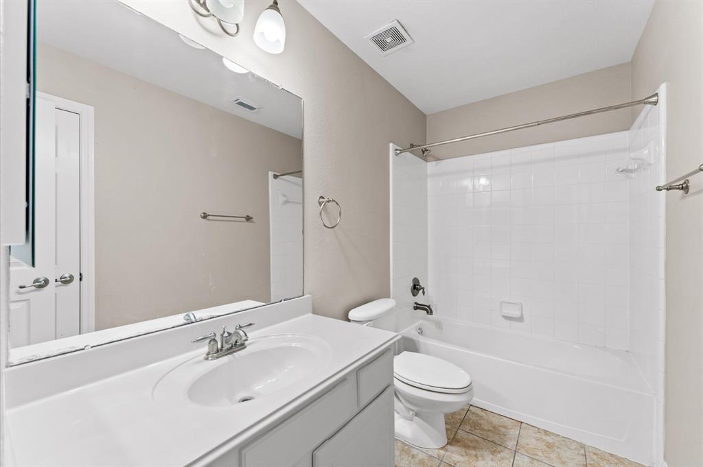 4204 Oriole Trails Drive, Dickinson, Texas image 24