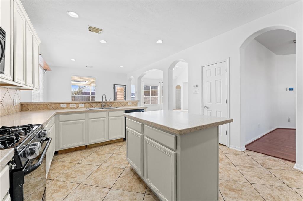 4204 Oriole Trails Drive, Dickinson, Texas image 16