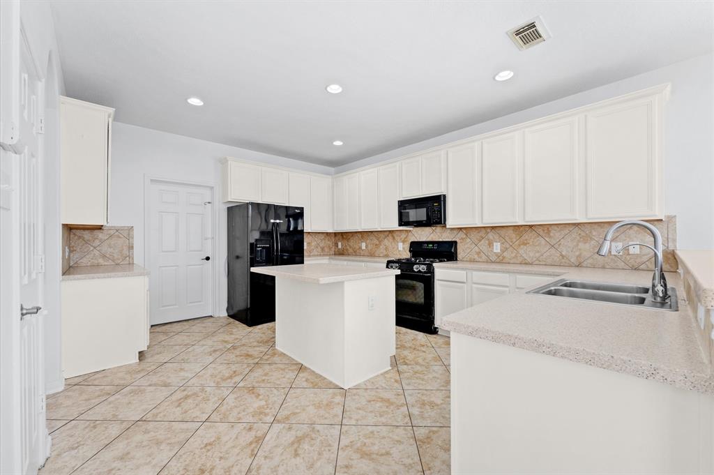 4204 Oriole Trails Drive, Dickinson, Texas image 14