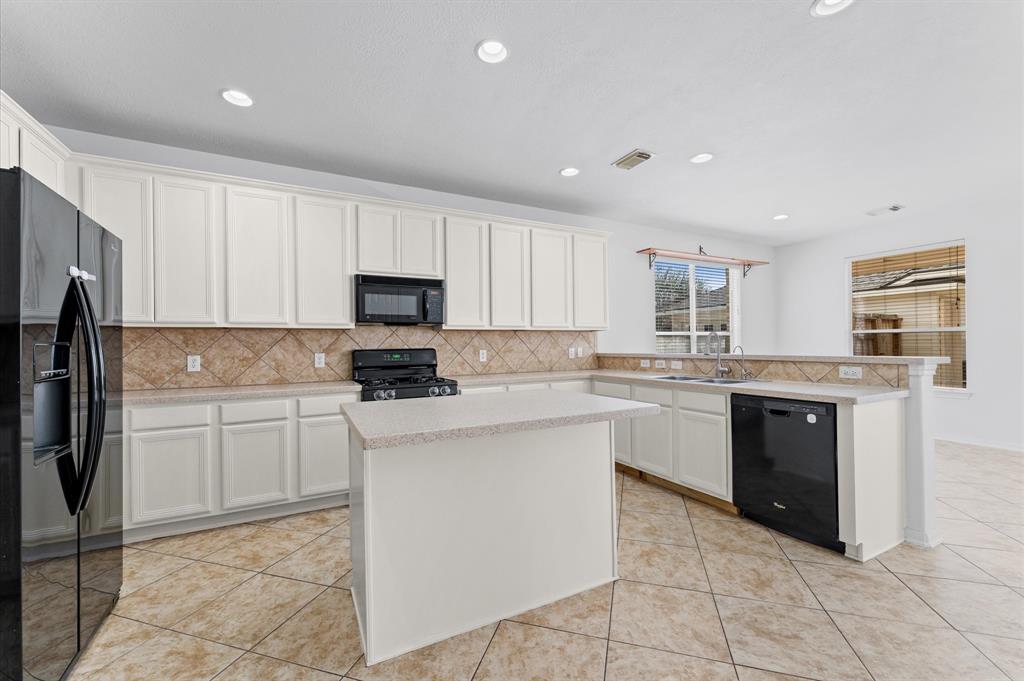 4204 Oriole Trails Drive, Dickinson, Texas image 15