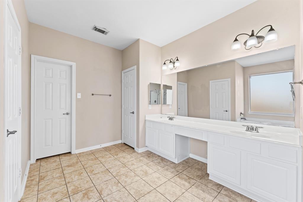 4204 Oriole Trails Drive, Dickinson, Texas image 19