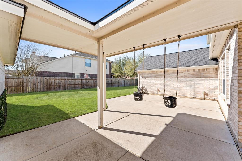 4204 Oriole Trails Drive, Dickinson, Texas image 30