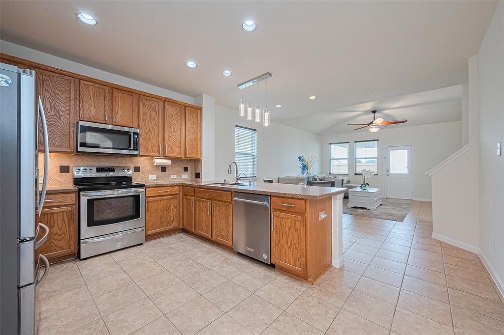 24411 Lakecrest Town Drive, Katy, Texas image 8