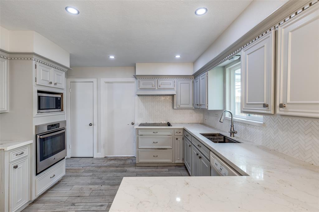 4018 Cypresswood Drive, Spring, Texas image 2