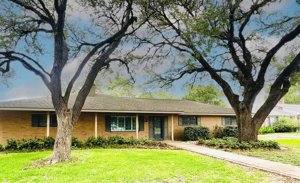 736 Sarah Jo Street, La Grange, Texas image 2