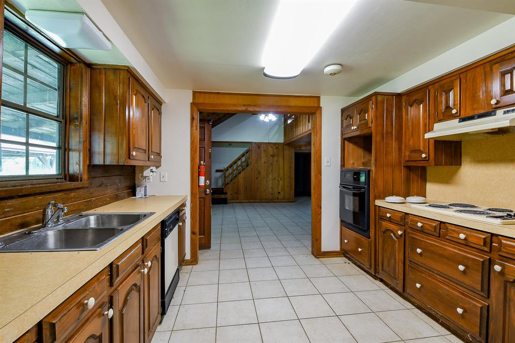 14374 Strausie Lane, Conroe, Texas image 10