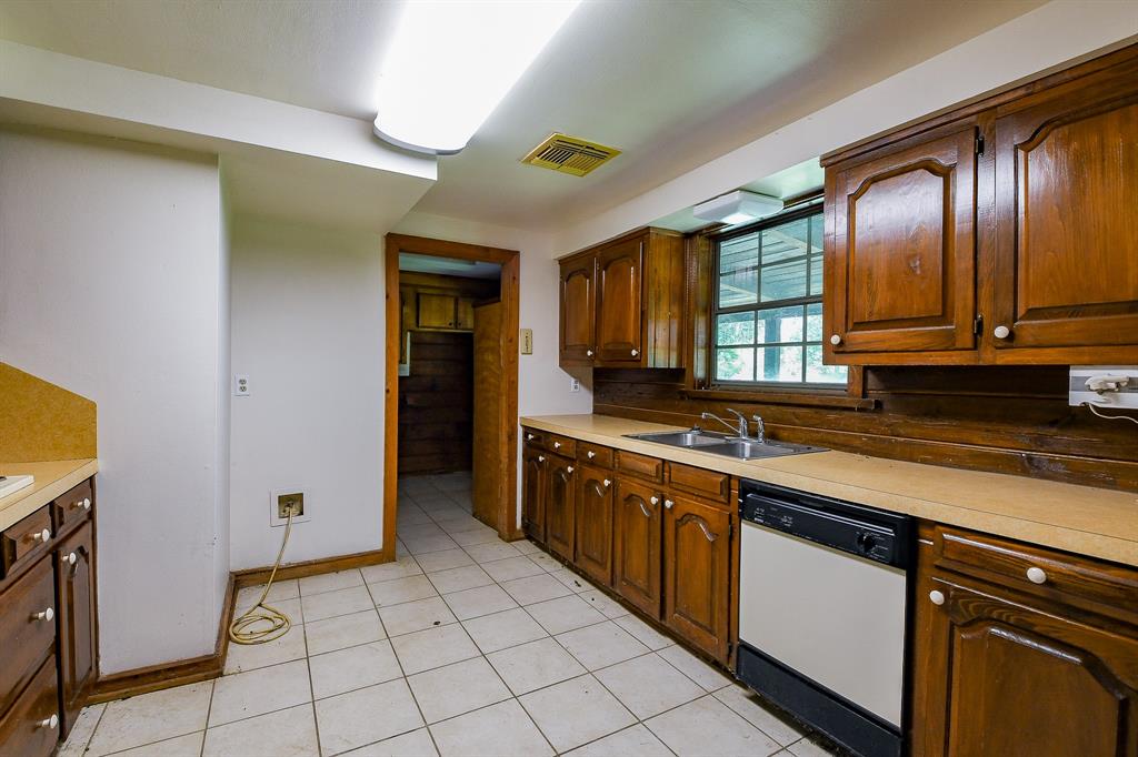 14374 Strausie Lane, Conroe, Texas image 11