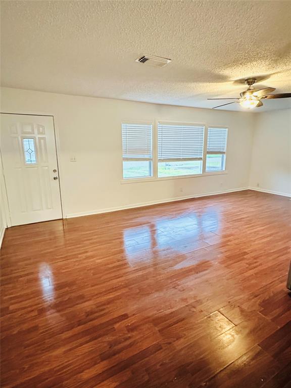 341 W Marion Street, Clute, Texas image 2