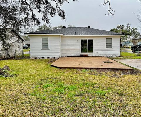 A home in Clute