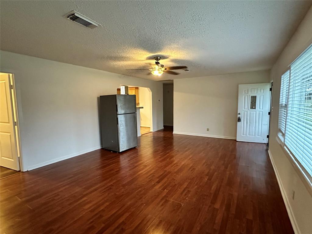 341 W Marion Street, Clute, Texas image 4