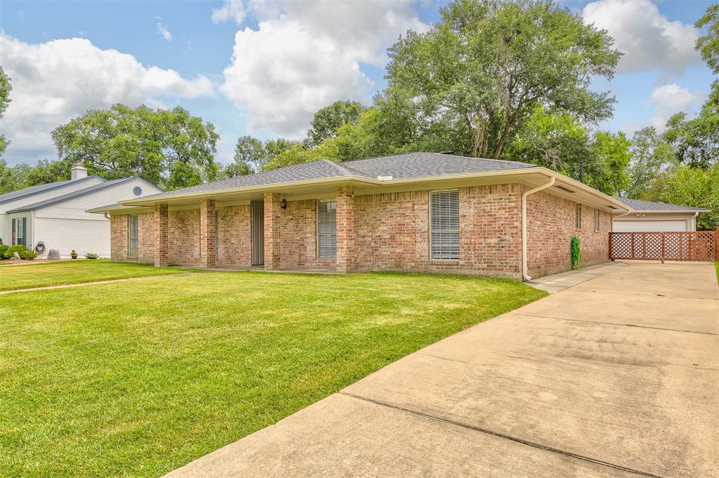 5000 Meadow Lark Street, Dickinson, Texas image 1