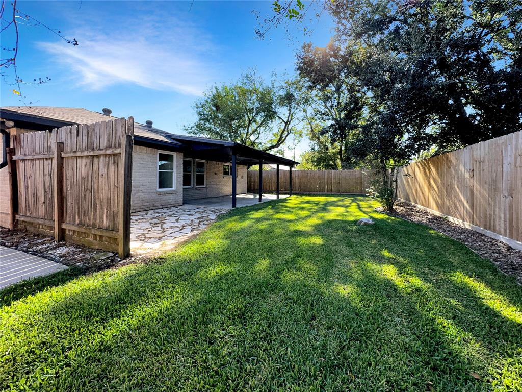 209 Bayridge Drive, League City, Texas image 8