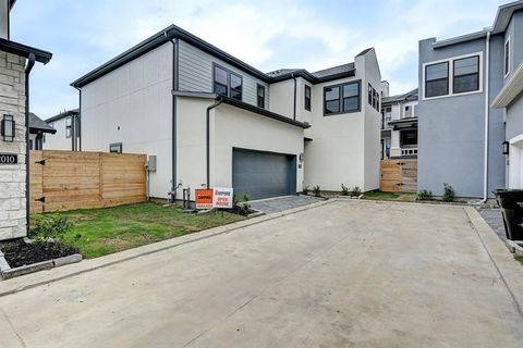 Photo of 12008 Royal Oaks Banner Way, Houston, TX 77082 (MLS # 18596400)