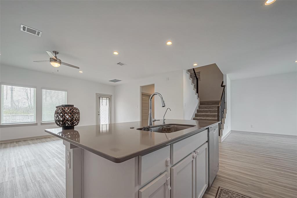 823 Starcross Bend Drive, Missouri City, Texas image 7