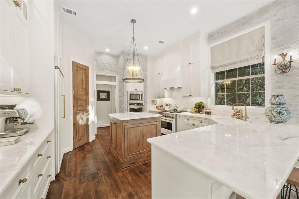 2207 Longmire Road, Conroe, Texas image 17