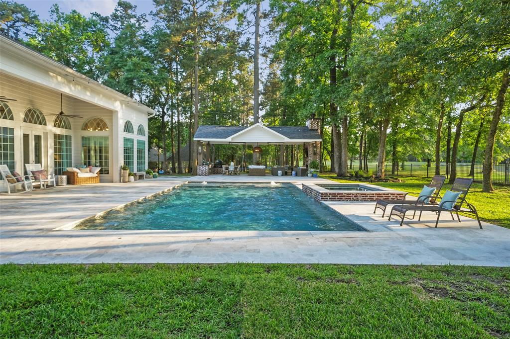 2207 Longmire Road, Conroe, Texas image 4