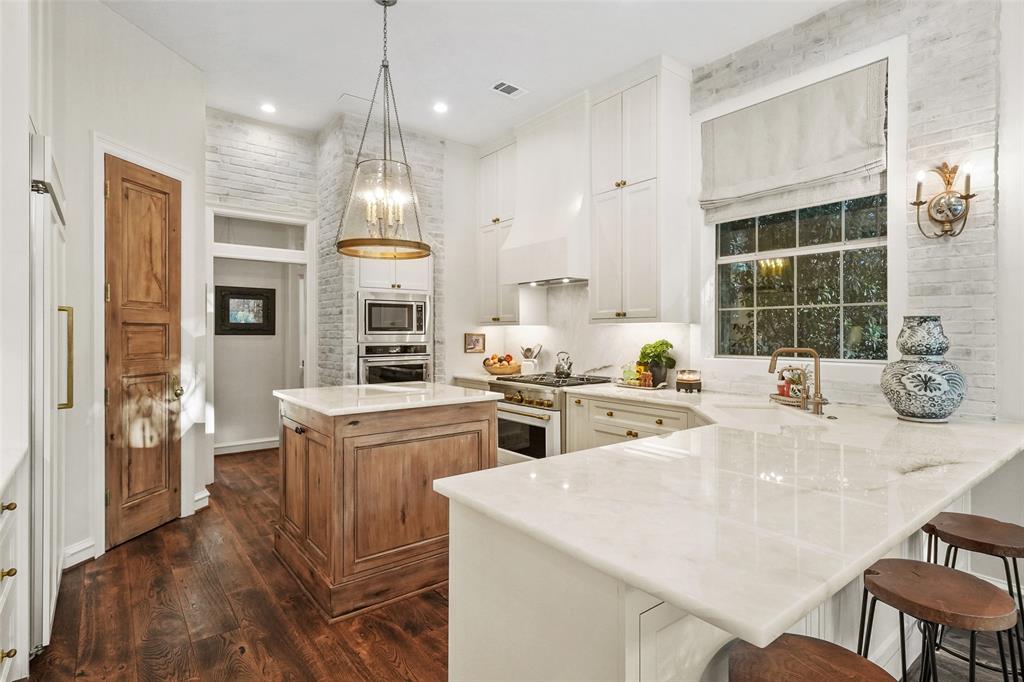 2207 Longmire Road, Conroe, Texas image 5
