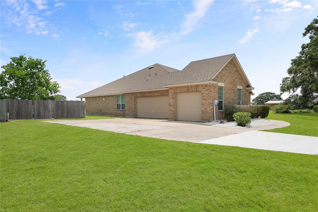 1132 Quarter Horse Trail, Angleton, Texas image 5