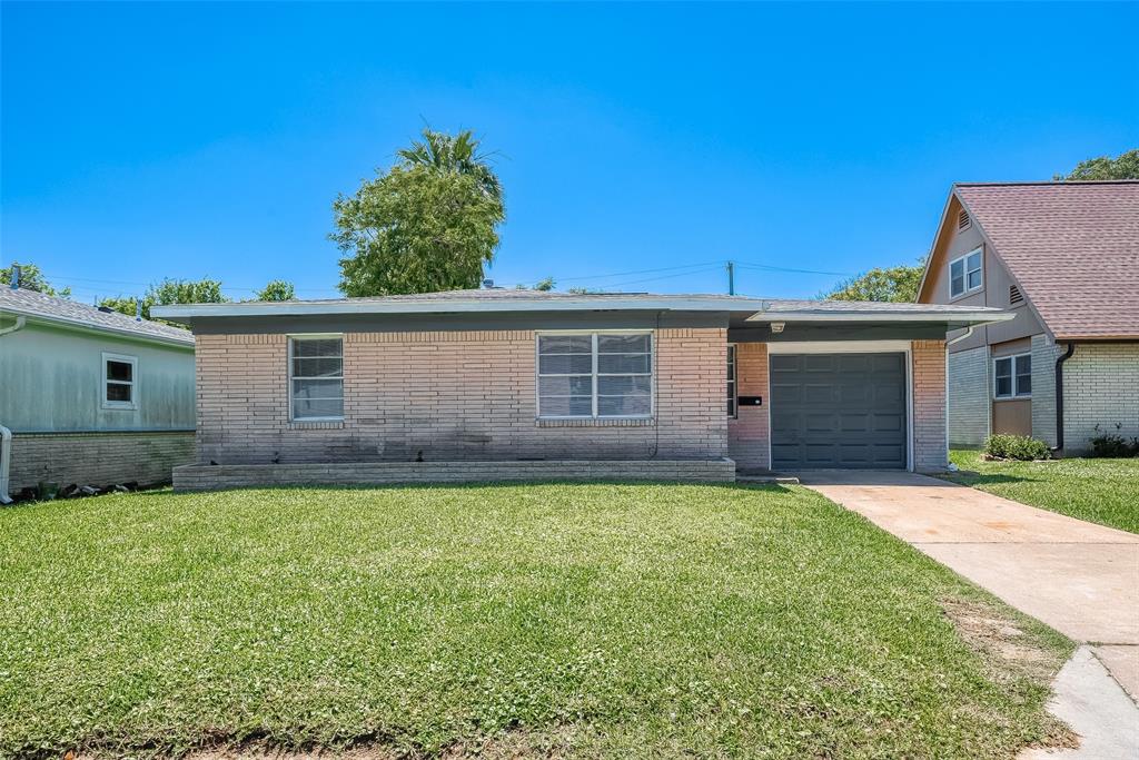 1803 Bayou Homes Drive, Galveston, Texas image 1