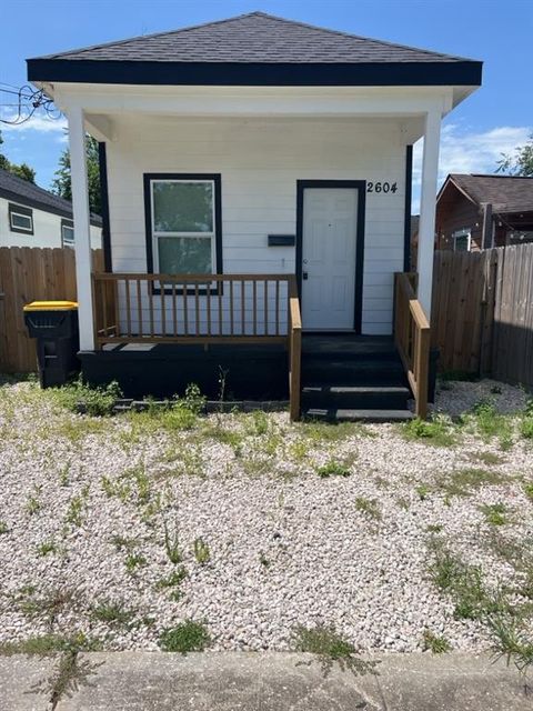 2604 Mills St Houston TX 77026