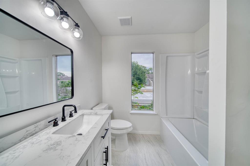 11650 Village Place Drive #302, Houston, Texas image 17