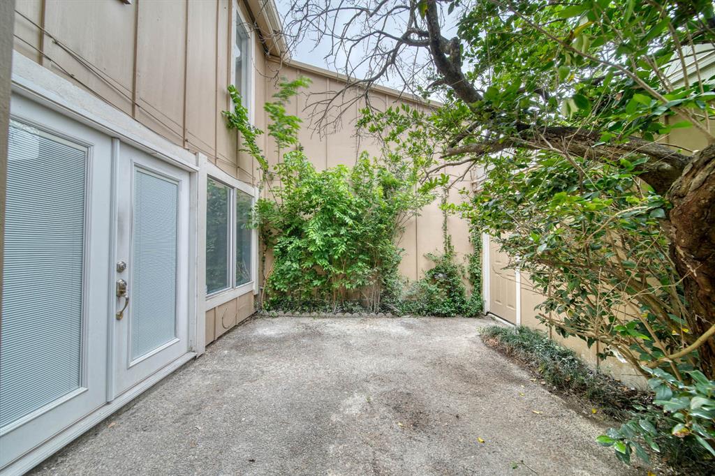11650 Village Place Drive #302, Houston, Texas image 21