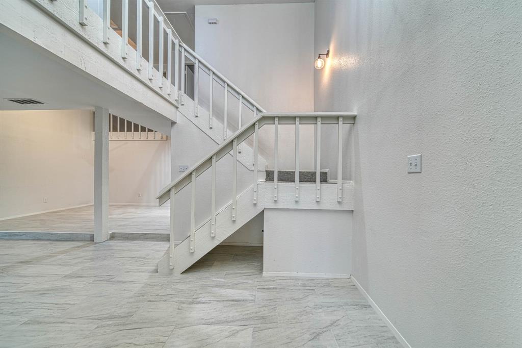 11650 Village Place Drive #302, Houston, Texas image 2
