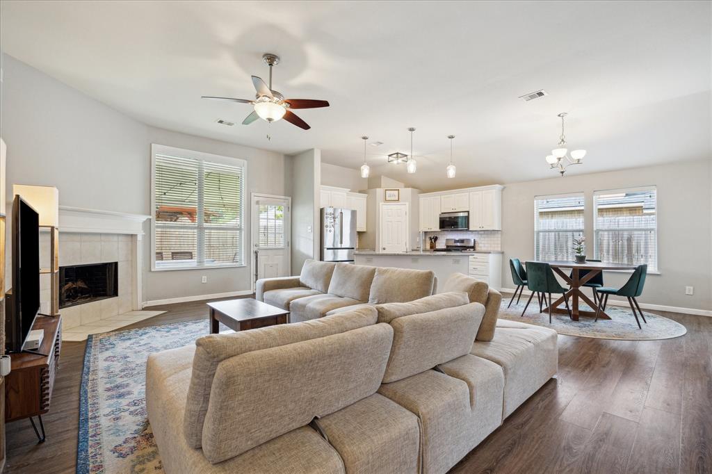 227 Seascape Lane, Dickinson, Texas image 6