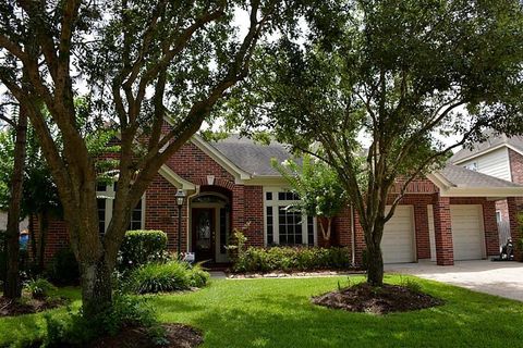 Single Family Residence in Friendswood TX 3129 Red Maple Drive.jpg