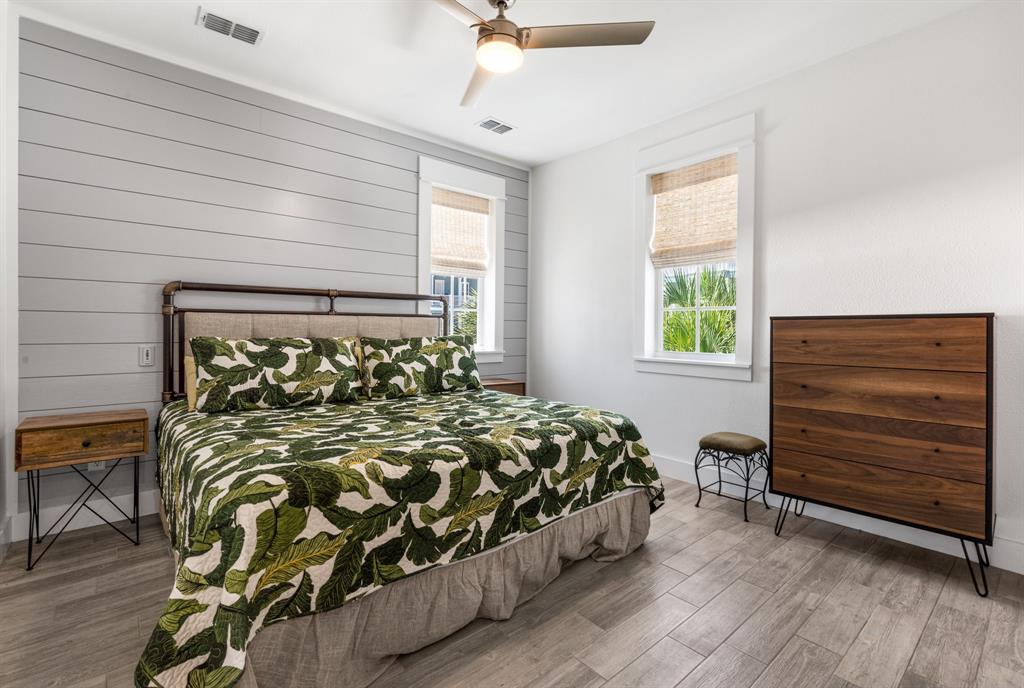 Photo 16 of 46 of 135 Sunrise Avenue house