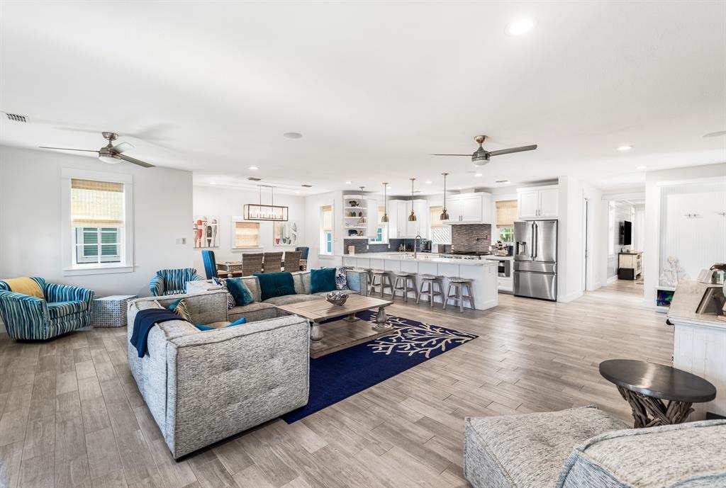 Photo 10 of 46 of 135 Sunrise Avenue house