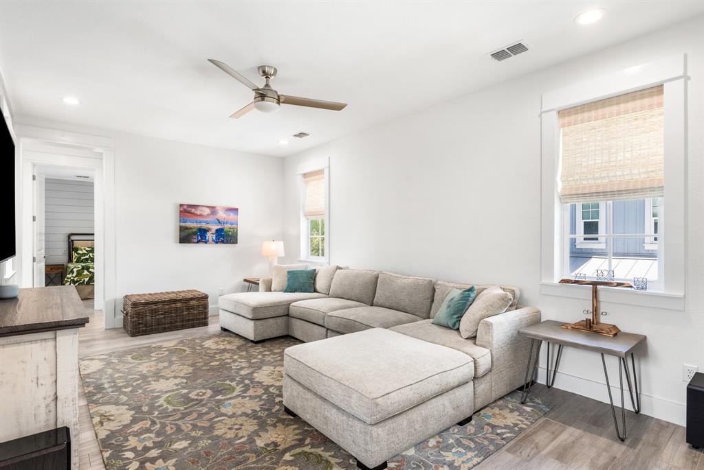 Photo 13 of 46 of 135 Sunrise Avenue house