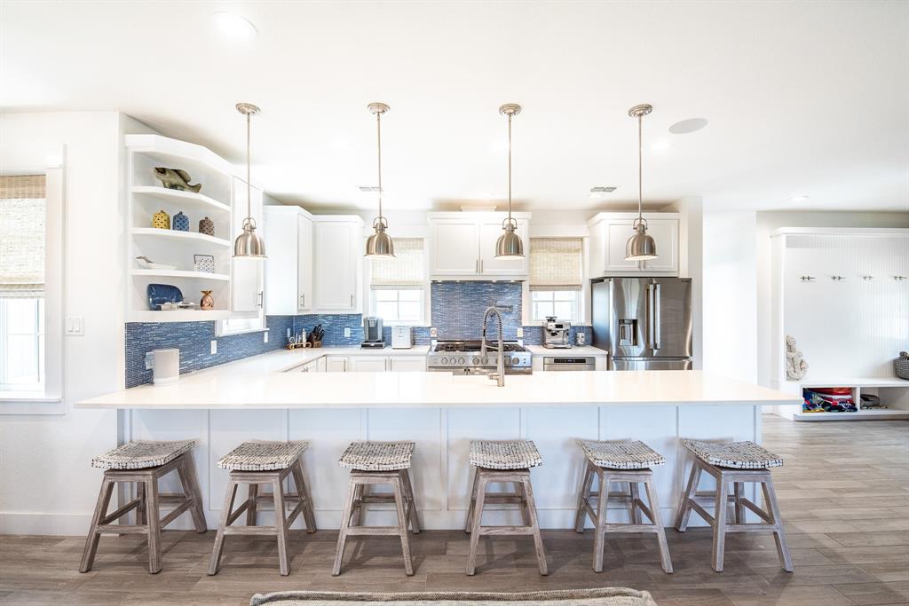 Photo 2 of 46 of 135 Sunrise Avenue house