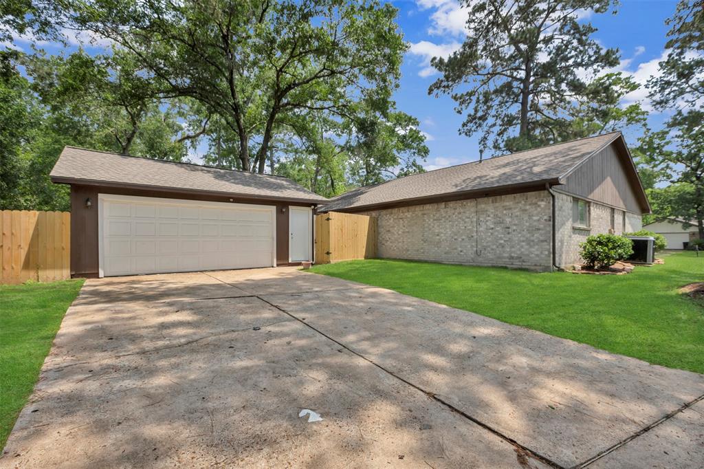 3747 Clear Falls Drive, Kingwood, Texas image 15