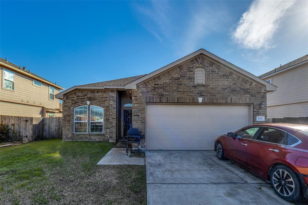 3826 Dogwood Trail, Baytown, Texas image 2