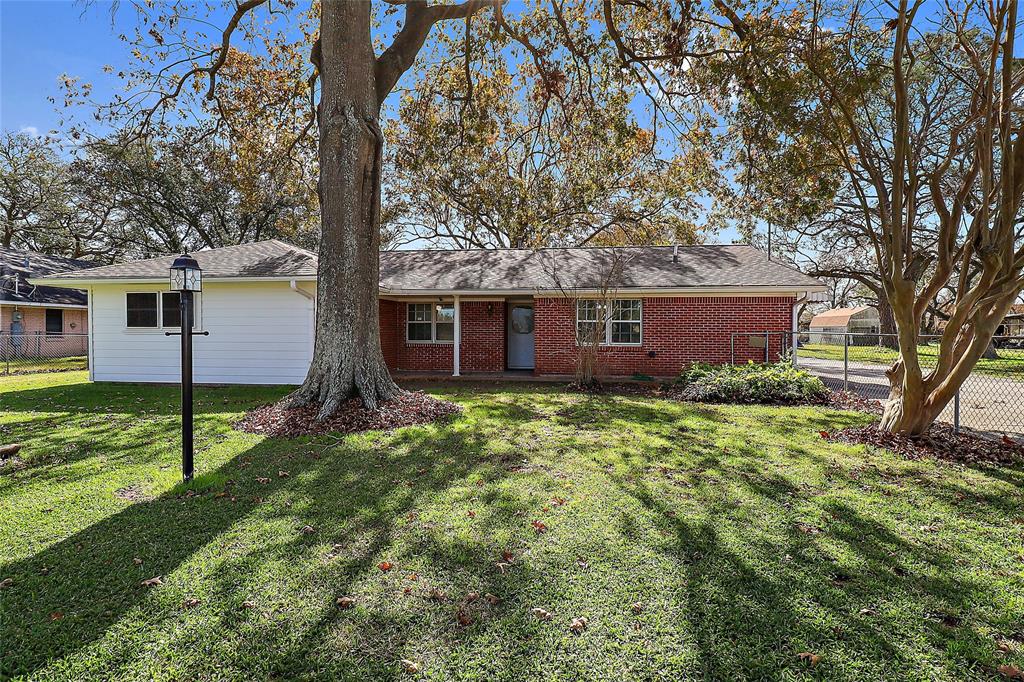 206 E Cedar Bayou Lynchburg Road, Baytown, Texas image 2